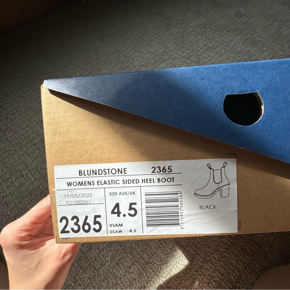 Blundstone High Heeled Boots. New in box. - Picture 5 of 5